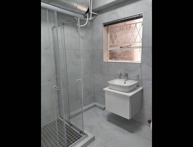 1 BEDROOM APARTMENT FOR SALE IN EMMARENTIA